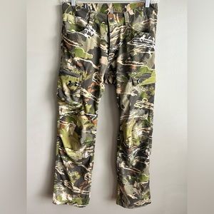 Under Armour loose fit camo pants size 32x32